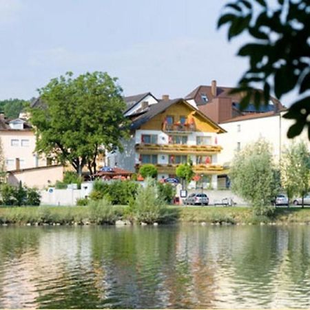 Landgasthof Moser & Restaurant Bootshaus Windorf  Екстер'єр фото