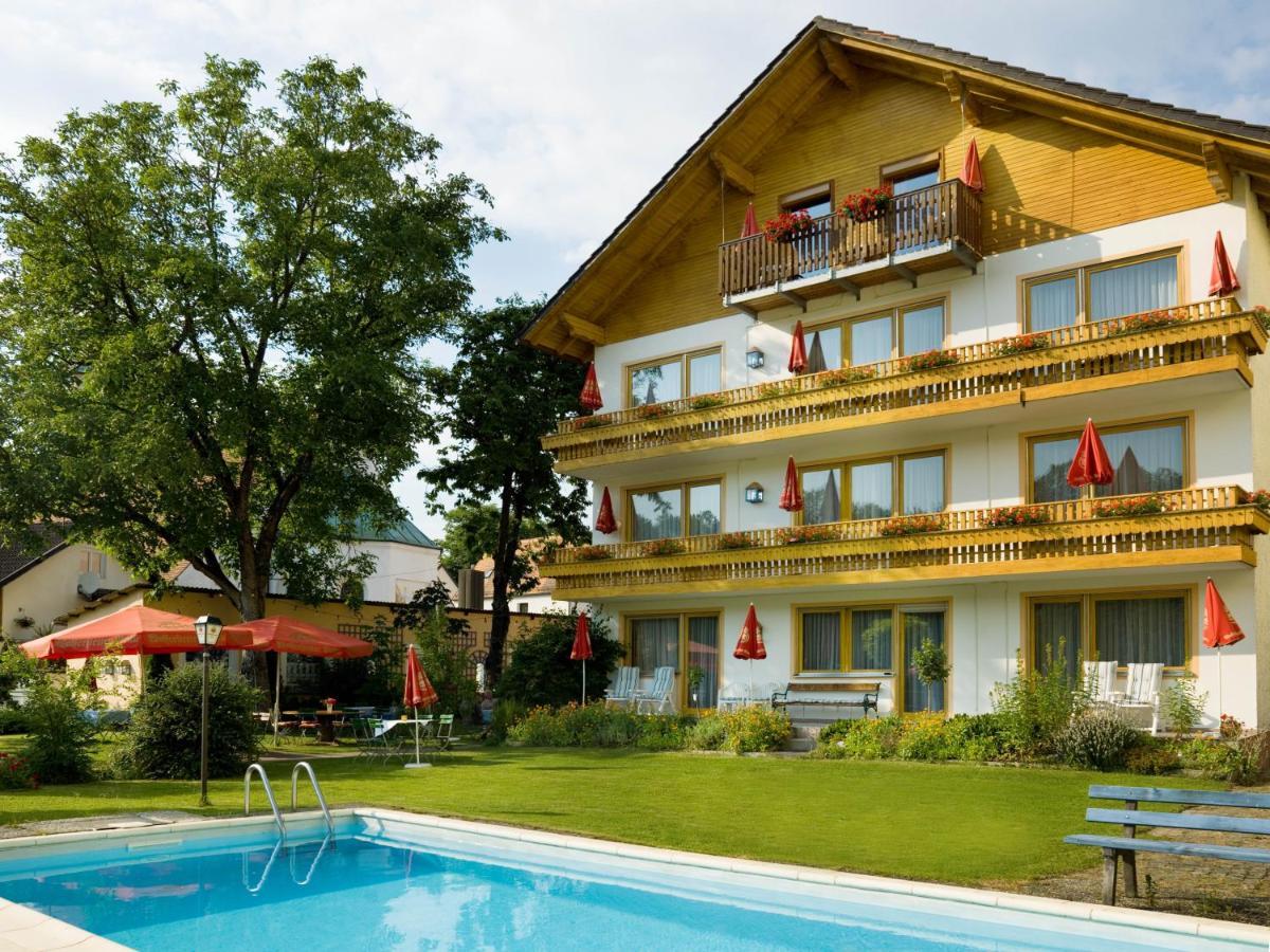 Landgasthof Moser & Restaurant Bootshaus Windorf  Екстер'єр фото