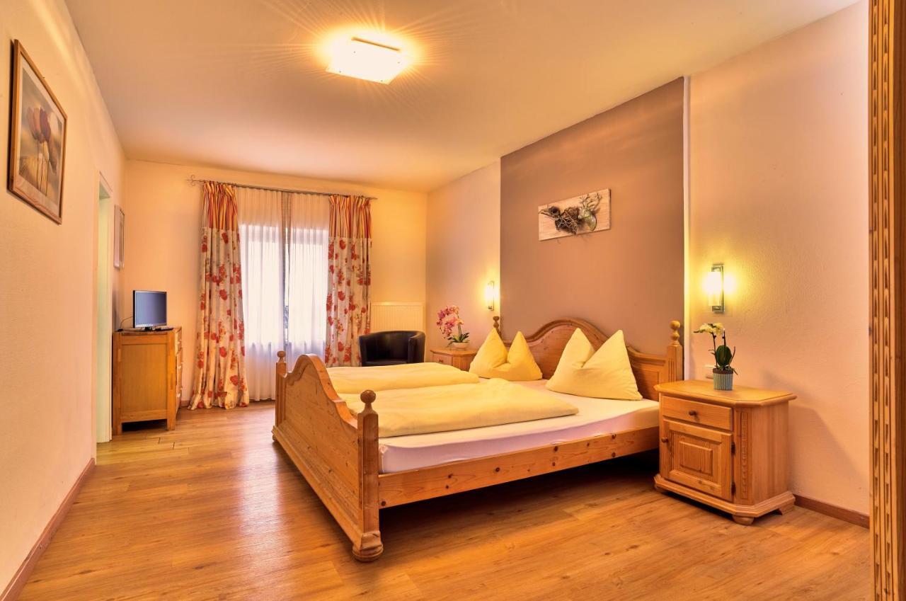 Landgasthof Moser & Restaurant Bootshaus Windorf  Екстер'єр фото