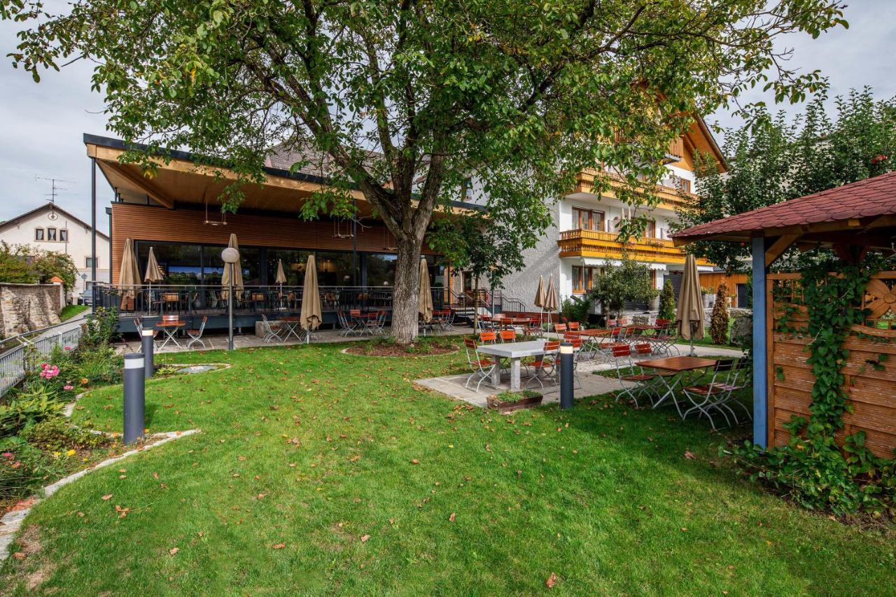 Landgasthof Moser & Restaurant Bootshaus Windorf  Екстер'єр фото