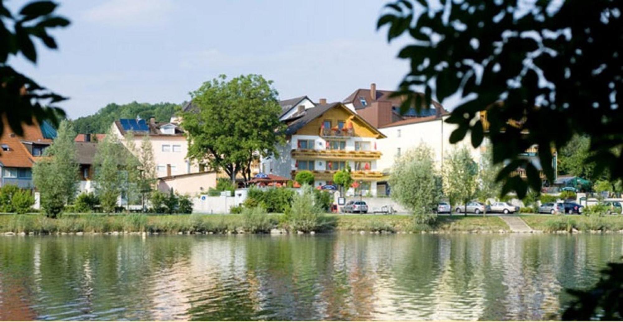 Landgasthof Moser & Restaurant Bootshaus Windorf  Екстер'єр фото